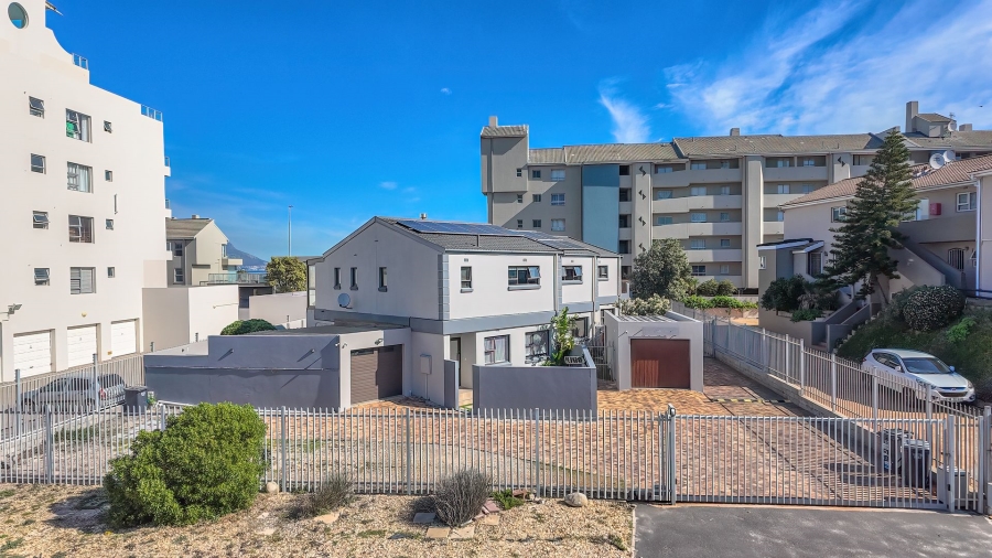 3 Bedroom Property for Sale in Waves Edge Western Cape